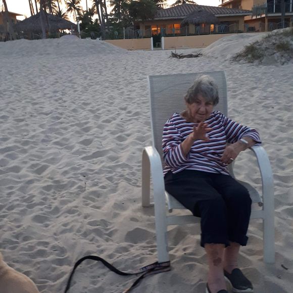 Meet your Posher, Evelyn - Picture 1 of 1